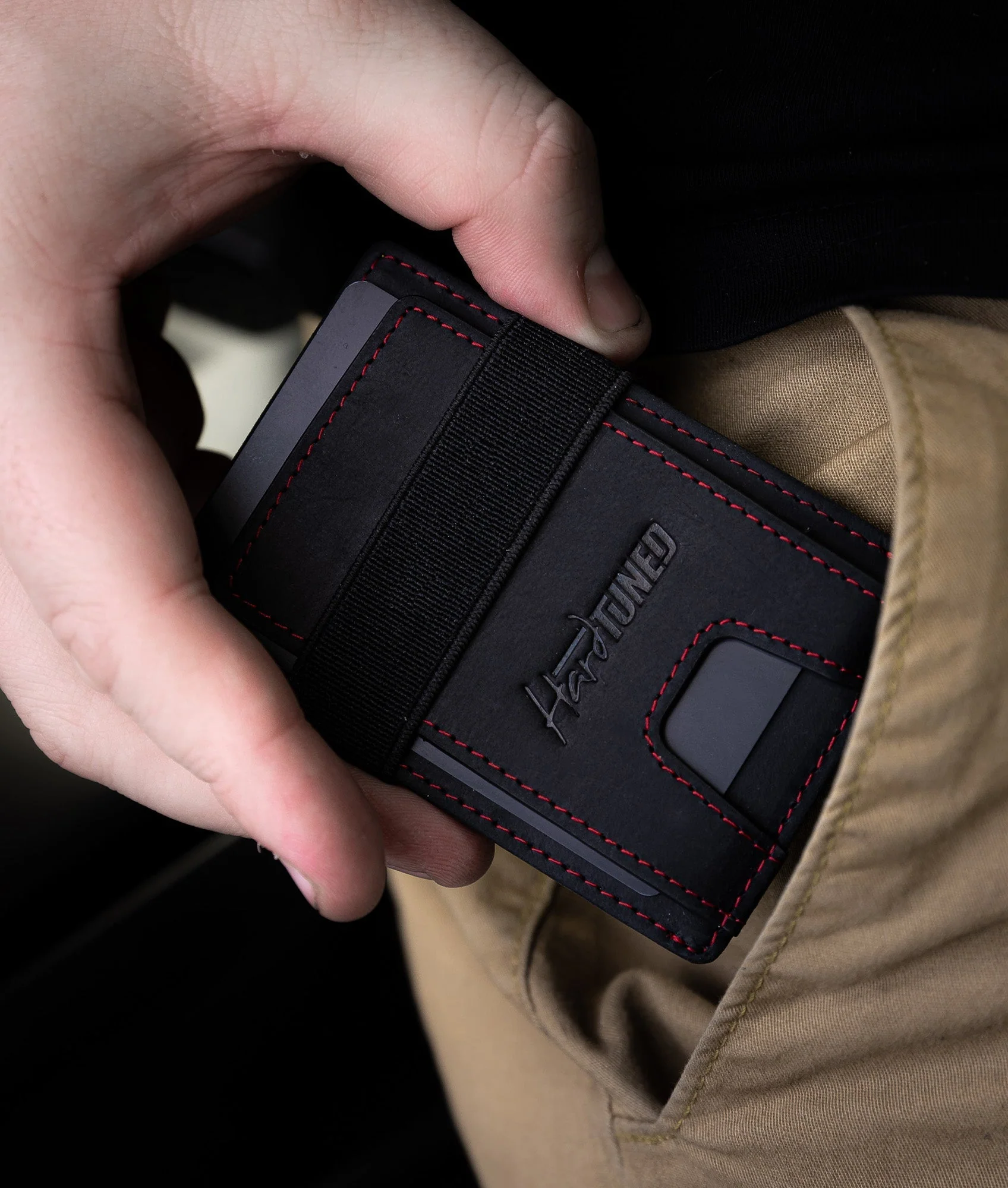 Izumiotsu Black/Red Cardholder - Image 2